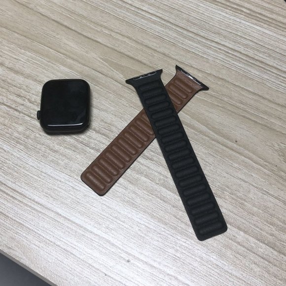 NEW[BAND] Black Leather Magnetic For Apple Watch - Picture 4 of 5